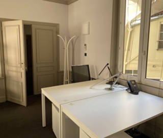 Bureau privé 32 m² 6 postes Location bureau Rue des Remparts d'Ainay Lyon 69002 - photo 8